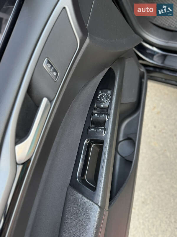 Седан Ford Fusion 2015 в Калуші