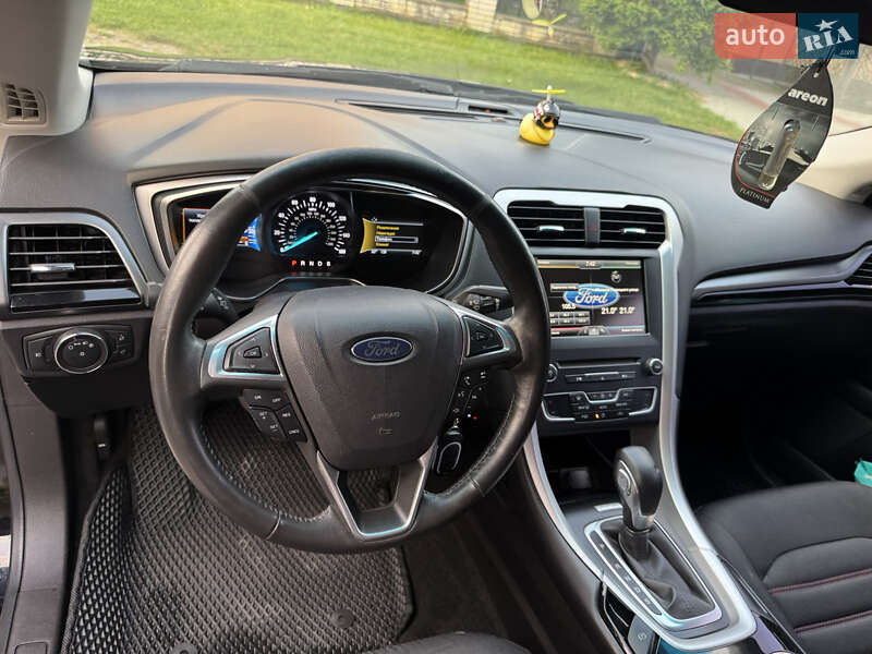 Седан Ford Fusion 2015 в Калуші