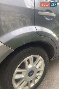 Хэтчбек Ford Fusion 2008 в 