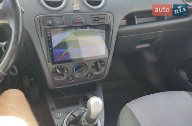 Хэтчбек Ford Fusion 2010 в 