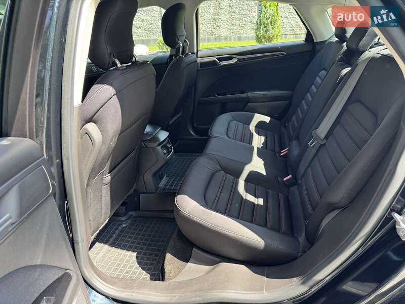 Седан Ford Fusion 2014 в Черкасах