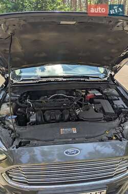 Седан Ford Fusion 2015 в 