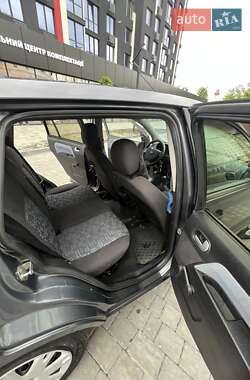 Хэтчбек Ford Fusion 2004 в 