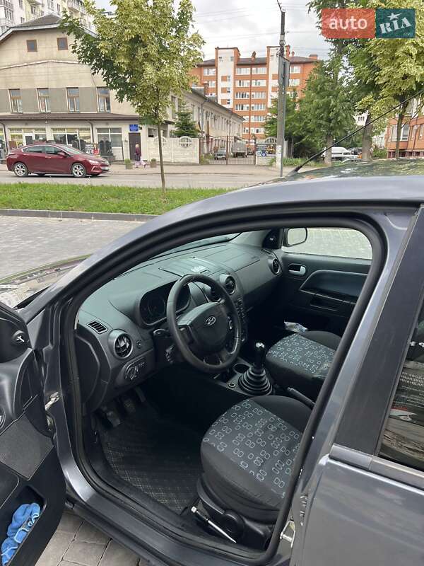 Хэтчбек Ford Fusion 2004 в Ивано-Франковске