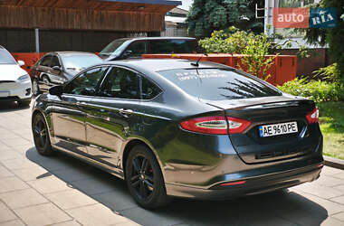 Седан Ford Fusion 2015 в 