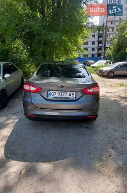 Седан Ford Fusion 2013 в 