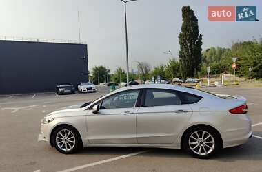 Седан Ford Fusion 2016 в 