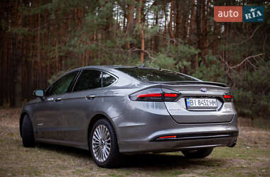 Седан Ford Fusion 2013 в 