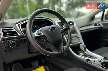 Седан Ford Fusion 2015 в 