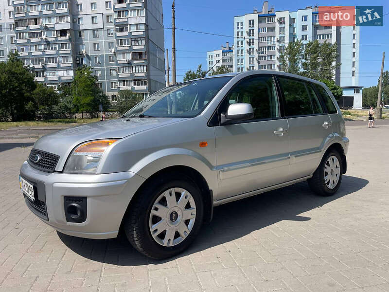 Хэтчбек Ford Fusion 2010 в 