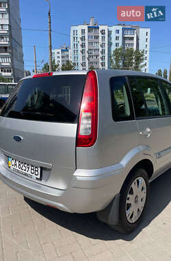 Хэтчбек Ford Fusion 2010 в 