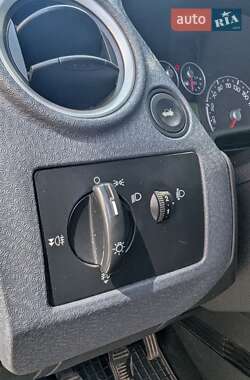 Хэтчбек Ford Fusion 2010 в 