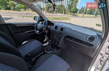 Хэтчбек Ford Fusion 2010 в 