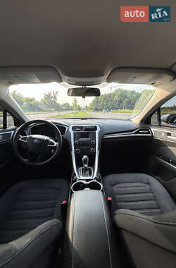 Седан Ford Fusion 2016 в 