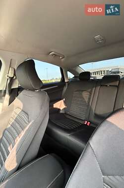Седан Ford Fusion 2016 в 