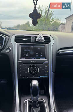 Седан Ford Fusion 2013 в 