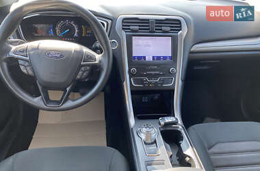 Седан Ford Fusion 2019 в 