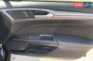 Седан Ford Fusion 2019 в 