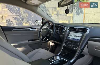 Седан Ford Fusion 2016 в 