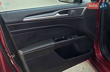 Седан Ford Fusion 2013 в 