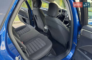 Седан Ford Fusion 2017 в 