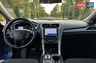 Седан Ford Fusion 2017 в 