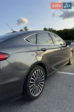 Седан Ford Fusion 2016 в 