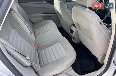 Седан Ford Fusion 2017 в 