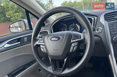 Седан Ford Fusion 2017 в 