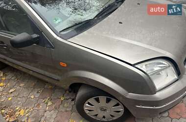 Хэтчбек Ford Fusion 2004 в 