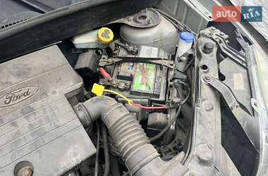 Хэтчбек Ford Fusion 2004 в 