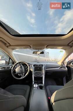 Седан Ford Fusion 2017 в 