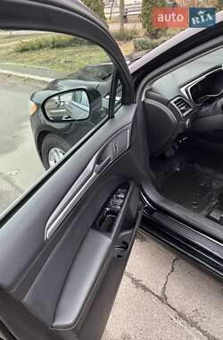 Седан Ford Fusion 2016 в 