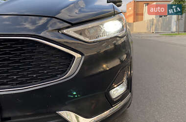 Седан Ford Fusion 2018 в 