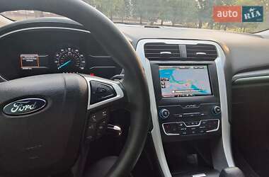 Седан Ford Fusion 2015 в 