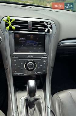Седан Ford Fusion 2013 в 