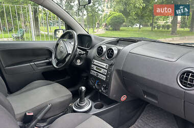 Хэтчбек Ford Fusion 2004 в 
