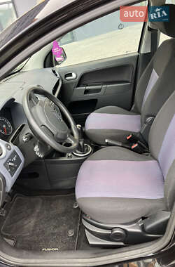 Хэтчбек Ford Fusion 2011 в 