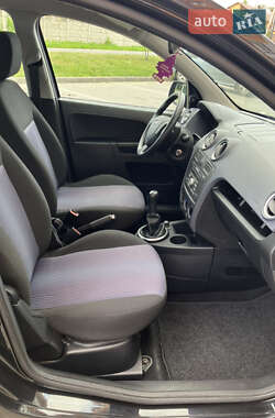 Хэтчбек Ford Fusion 2011 в 