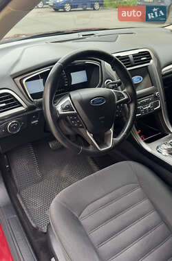 Седан Ford Fusion 2017 в 