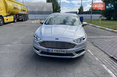 Седан Ford Fusion 2017 в 