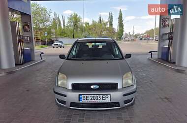 Хэтчбек Ford Fusion 2003 в 