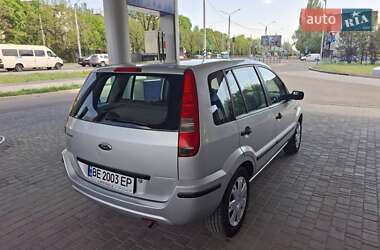 Хэтчбек Ford Fusion 2003 в 