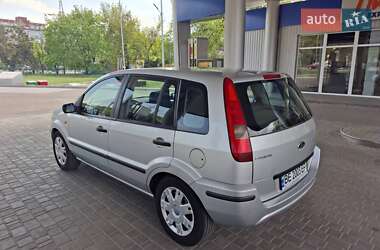 Хэтчбек Ford Fusion 2003 в 