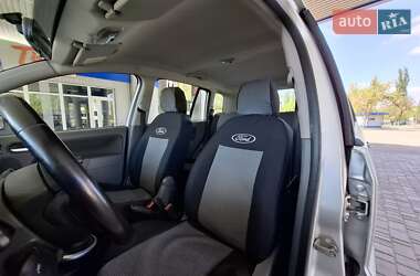 Хэтчбек Ford Fusion 2003 в 