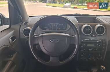Хэтчбек Ford Fusion 2003 в 