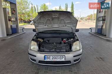 Хэтчбек Ford Fusion 2003 в 