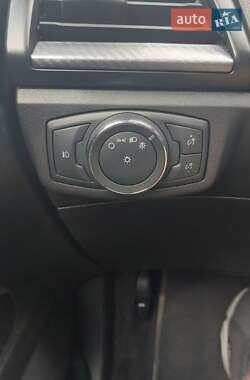 Седан Ford Fusion 2016 в 