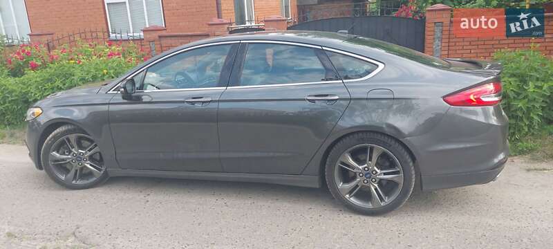 Седан Ford Fusion 2016 в 
