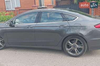 Седан Ford Fusion 2016 в 